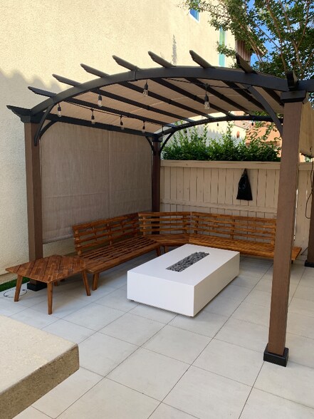 Building Photo - 1375 Dolomite Way