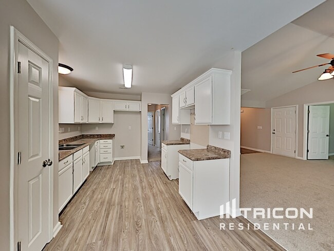 Building Photo - 2117 Clear Brook Dr