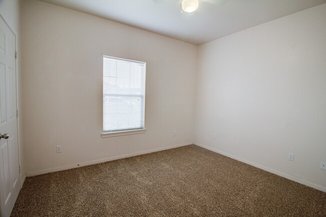 Building Photo - Surrey Ridge Duplex