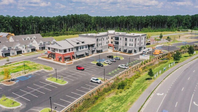 Building Photo - Modern Apartments Conveniently Located off...