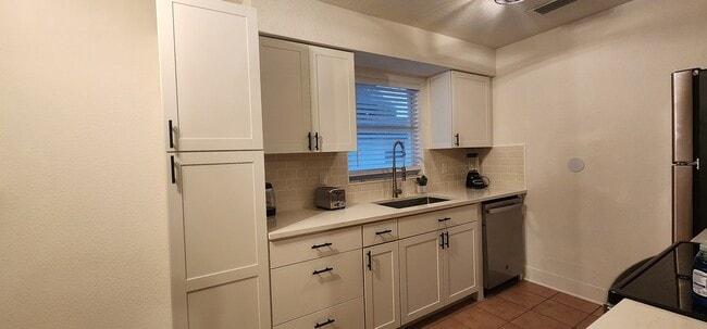 Primary Photo - 139 NE Monroe Cir N