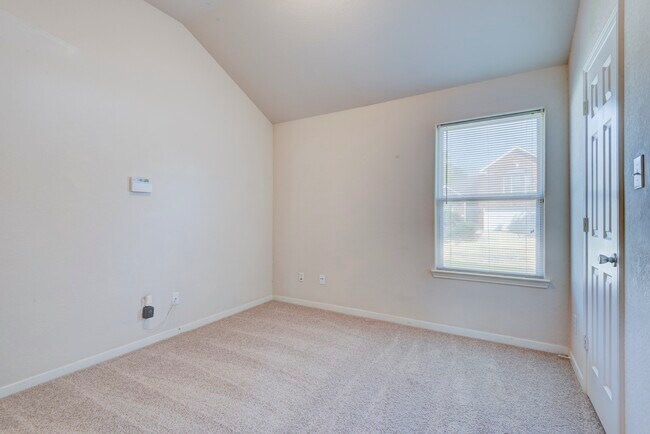 Building Photo - 25206 Pepper Ridge Ln
