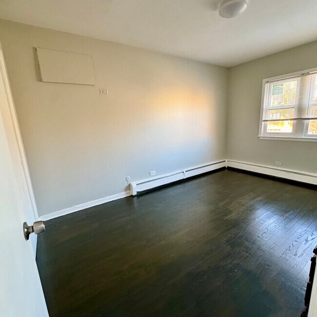 Building Photo - 6235 N Mozart St