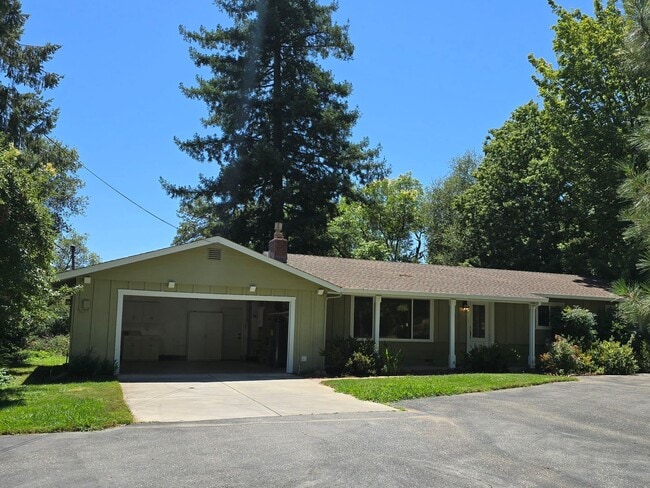 Building Photo - Beautiful Single Story Home