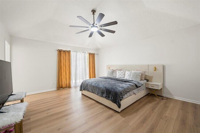 Building Photo - 15134 Corona Del Mar Dr