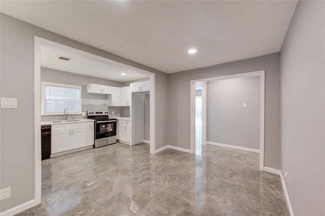 Building Photo - 4545 Bricker St