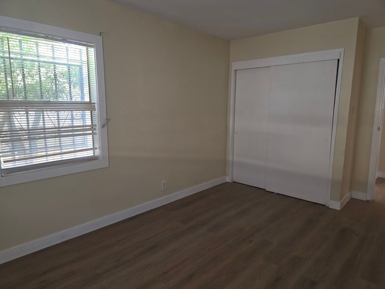 Building Photo - 416 E 115th St