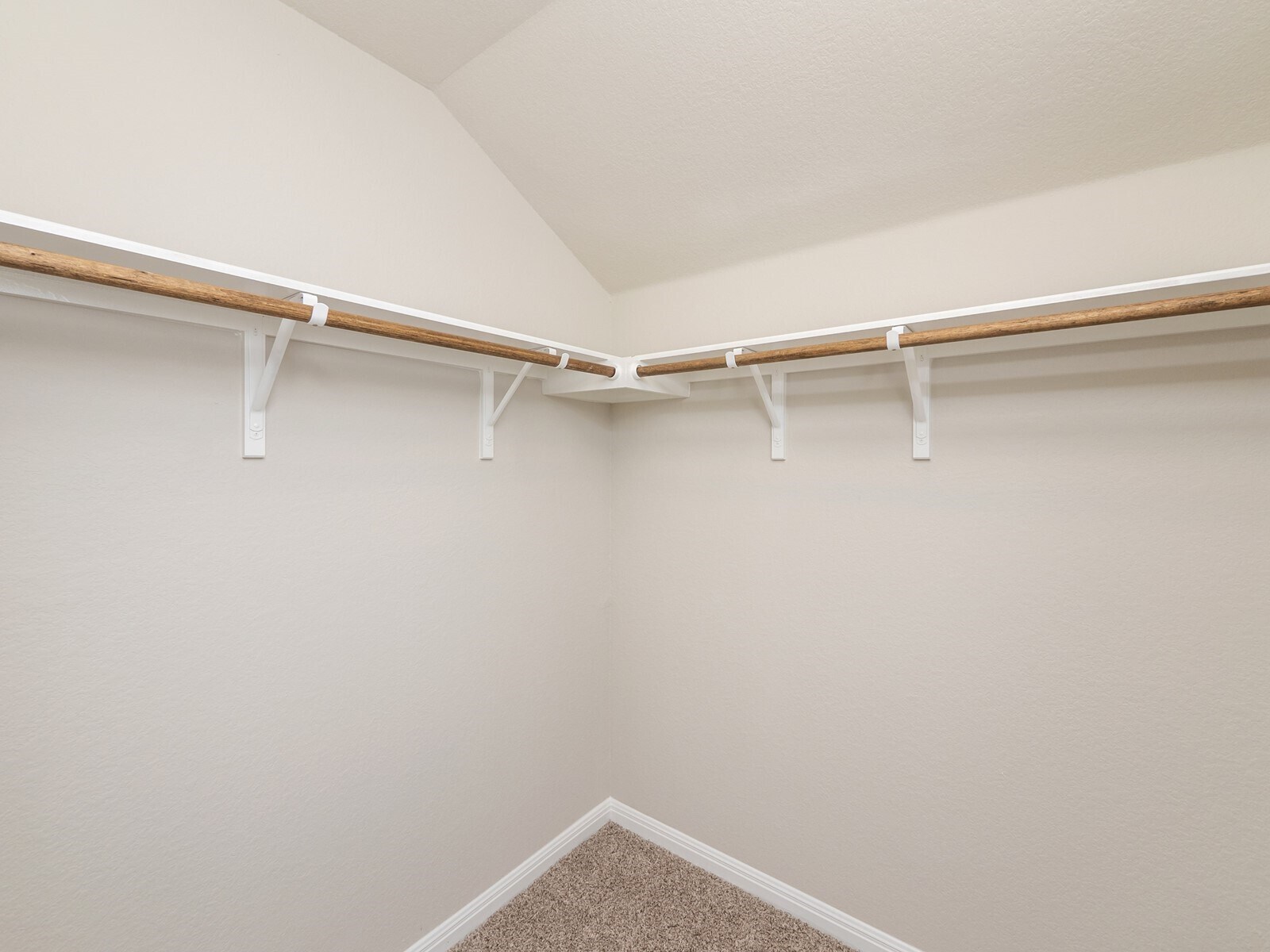 Building Photo - 120 Serpens St