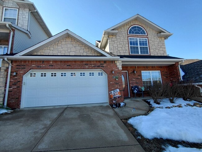 Building Photo - 4 Plex unit close to FLW