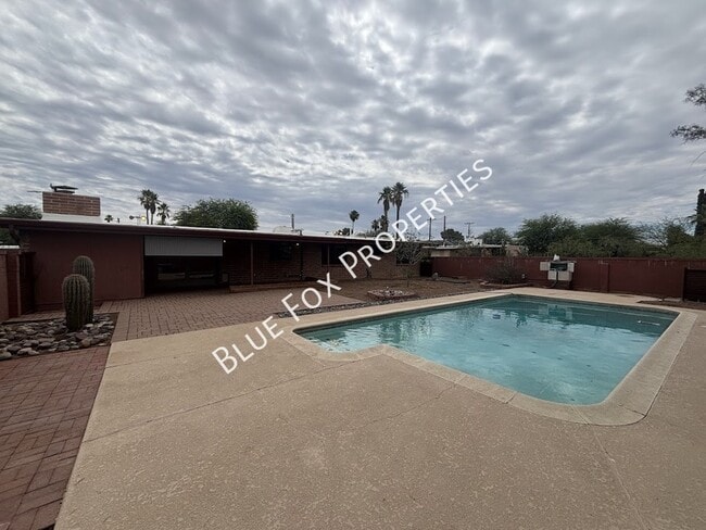 Building Photo - 729 N Alamo Ave