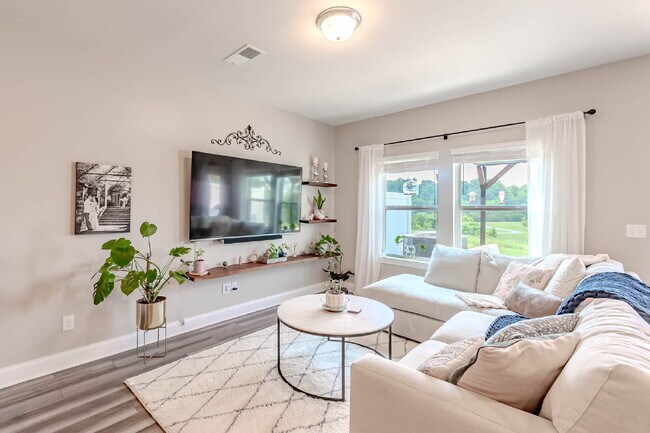 Building Photo - 3/2.5 Townhome w/ Garage. Great Location!
