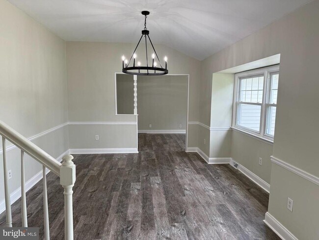 Building Photo - 417 Greenview Dr