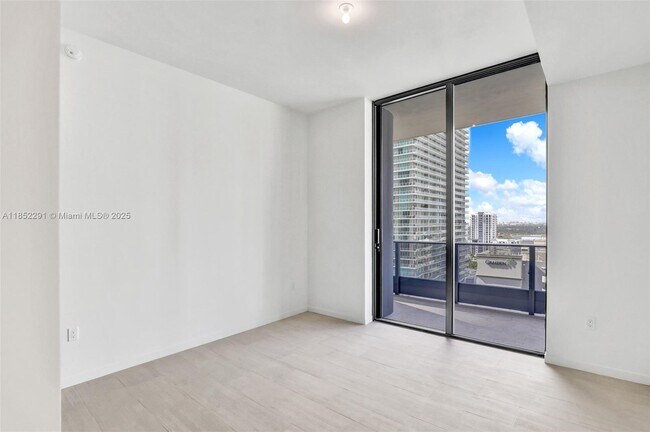 Building Photo - 1000 Brickell Plaza