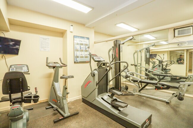 Building Photo - 5214 S Woodlawn Ave