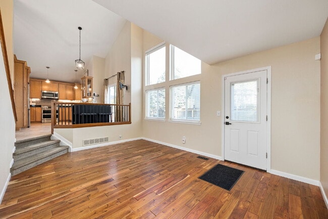 Building Photo - "Charming 3-Bedroom Home with 2.5 Baths in...