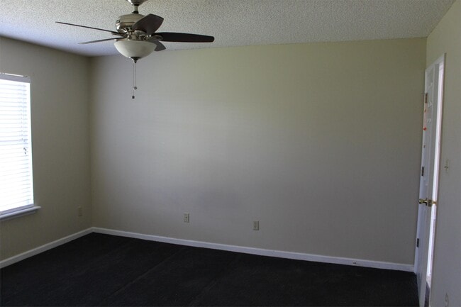 Building Photo - 2806 Stonewater Dr