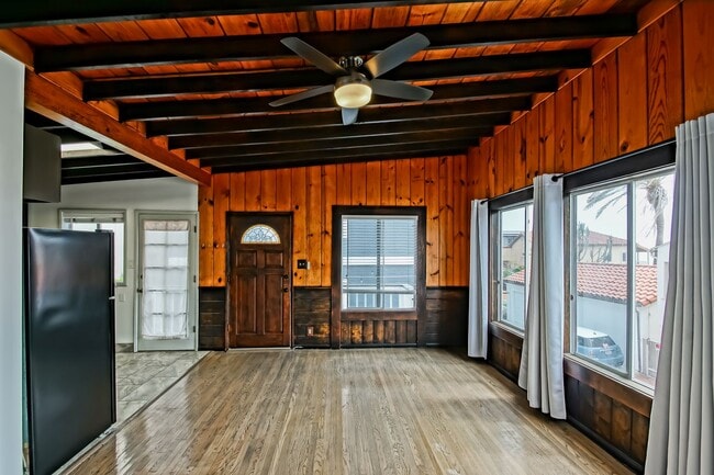 Building Photo - 1 HOUSE FROM BEACH! CHARMING, DETACHED UNIT W/ OCEAN VIEWS & 1-CAR GARAGE IN WALKSTREET TRIPLEX!