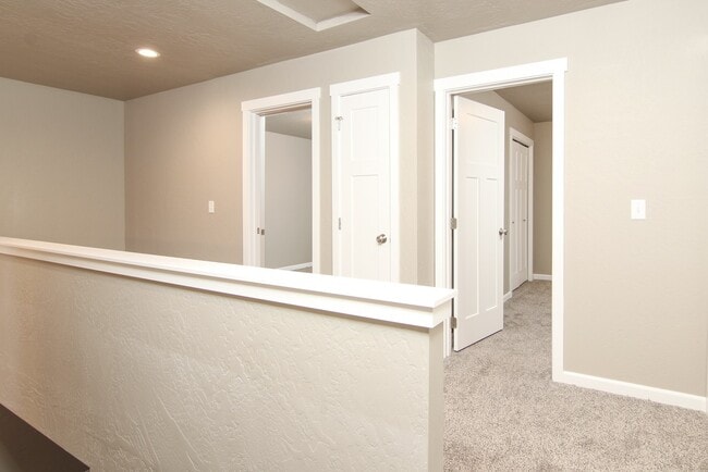 Building Photo - Modern Two Story Duplex for rent in Spokan...