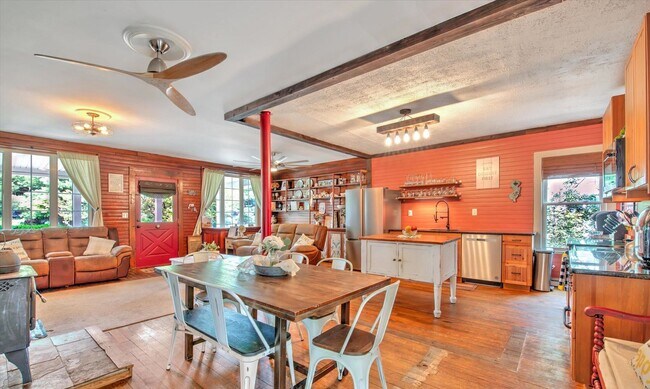 Building Photo - 3BR Jackson Home Available Now