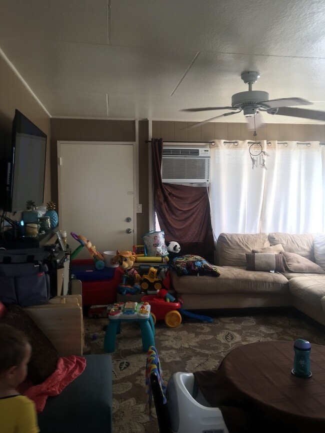 Building Photo - Single family 3 bedroom
