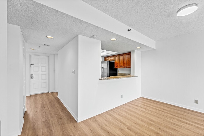 Building Photo - 6662 Boca Del Mar Dr