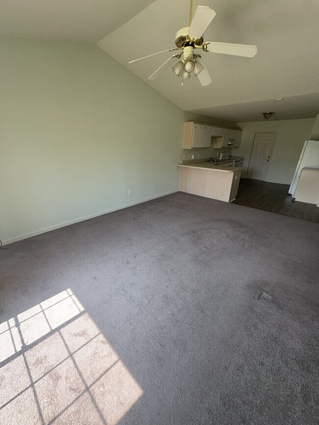 Building Photo - 106 Charlton Rd