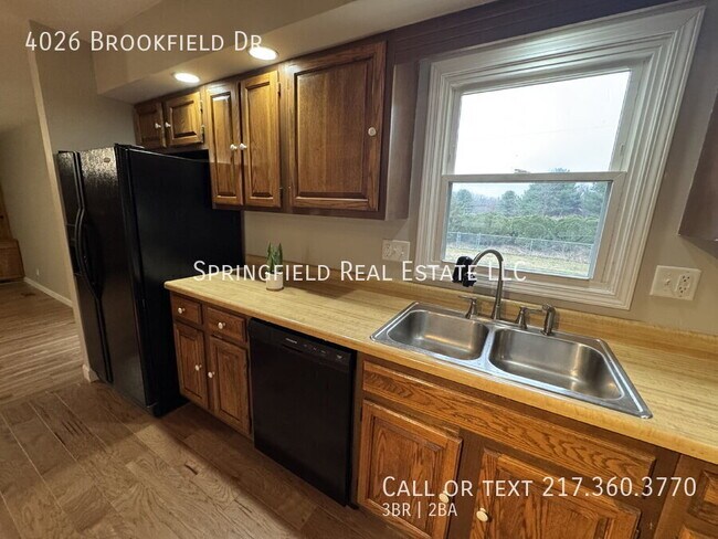 Building Photo - 4026 Brookfield Dr