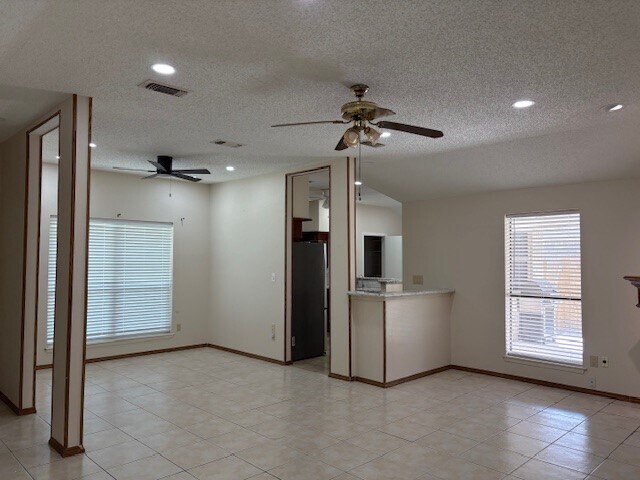 Building Photo - 10907 Spring Harvest Dr