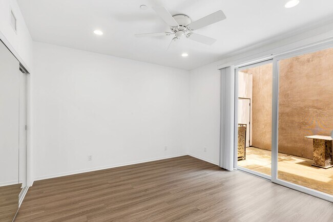Building Photo - 3 Bed 3 Bath Ocean View, Penthouse "Mark Singer" Residence in Downtown Laguna Beach