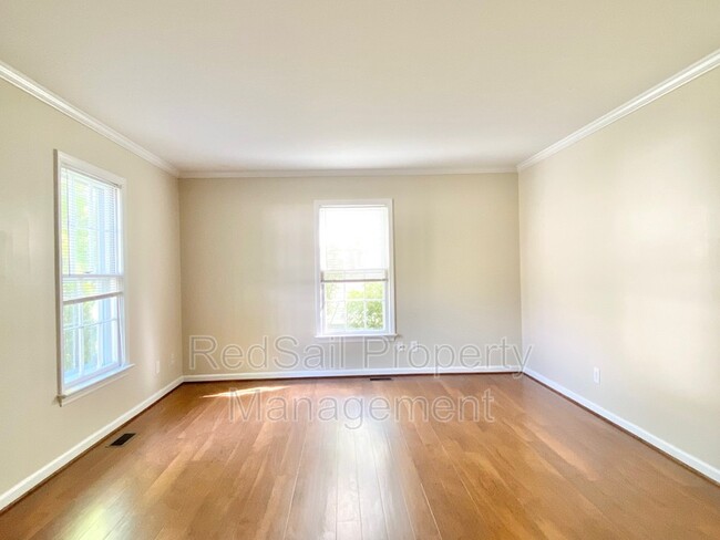Building Photo - 224 Saddler Dr