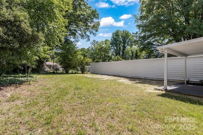 Building Photo - 2237 Ashley Rd