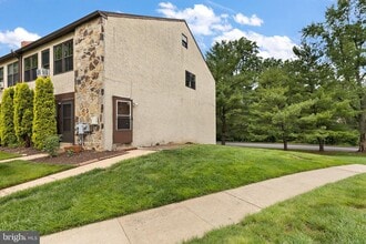 Building Photo - 193 Stirling Ct
