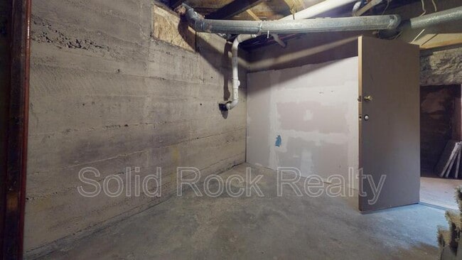 Building Photo - 806 E Mesa Ave
