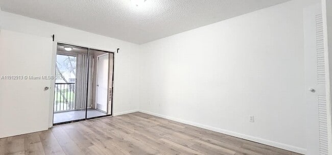 Building Photo - 1080 N Franklin Ave