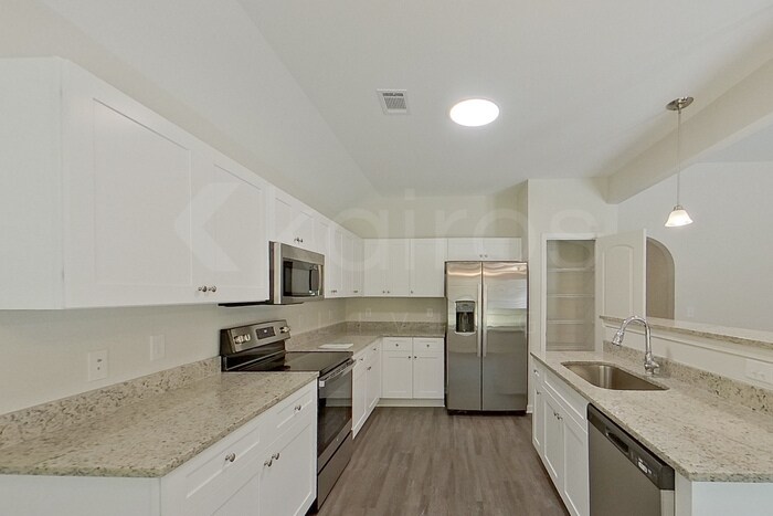 Building Photo - 114 Live Oak Dr