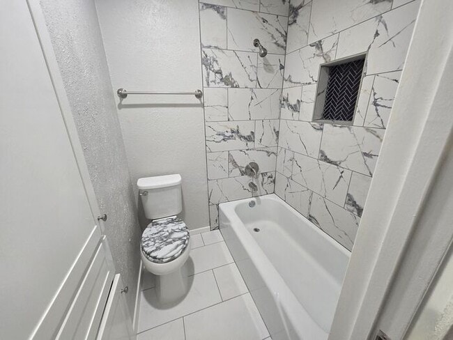 Building Photo - 3221 Dreeben Dr