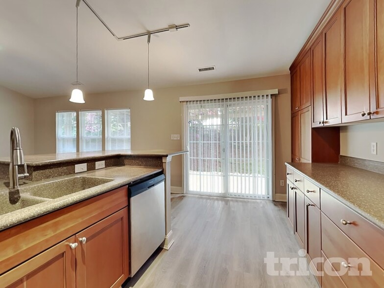 Building Photo - 3009 Softwind Dr