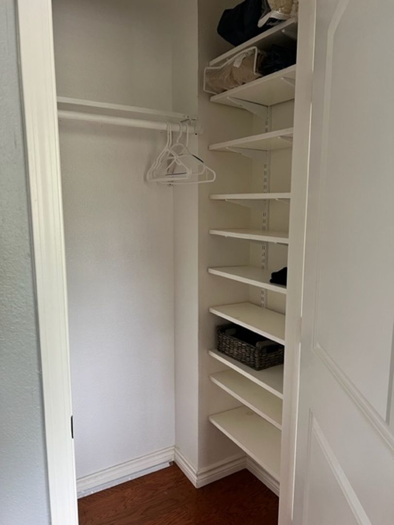 Building Photo - 127 E Silver Sands Dr