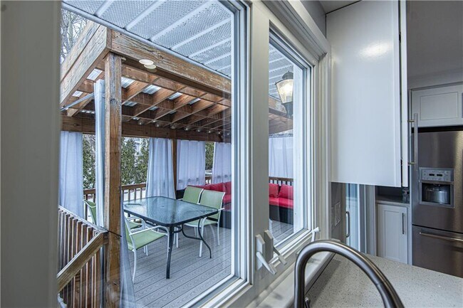 Building Photo - 25 Weeks St