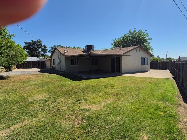 Building Photo - Remodeled 3 Bedroom 2 Bathroom Carmichael ...