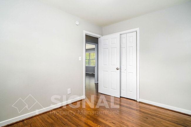 Building Photo - 1288 Hiawatha Dr NE