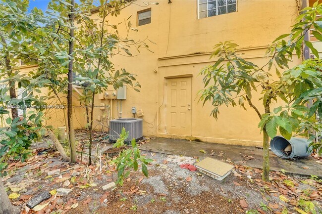 Building Photo - 5963 NW 25th Ct