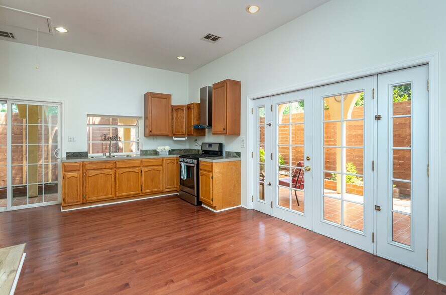 Building Photo - 5617 Katherine Ave