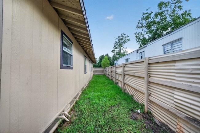 Building Photo - 12731 Wanda Way