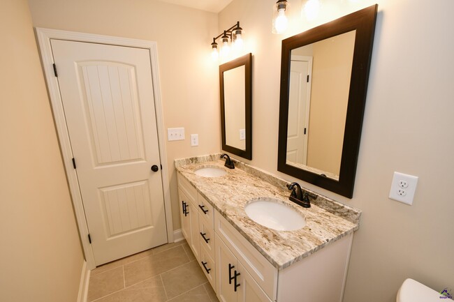 Building Photo - 204 Otters Rdg Dr