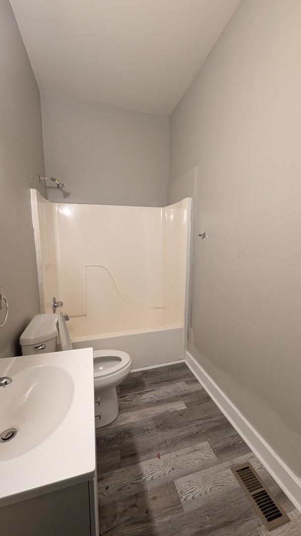 Building Photo - 3BR/1BA -- Deck, Separate Dining Room, In-Unit Laundry