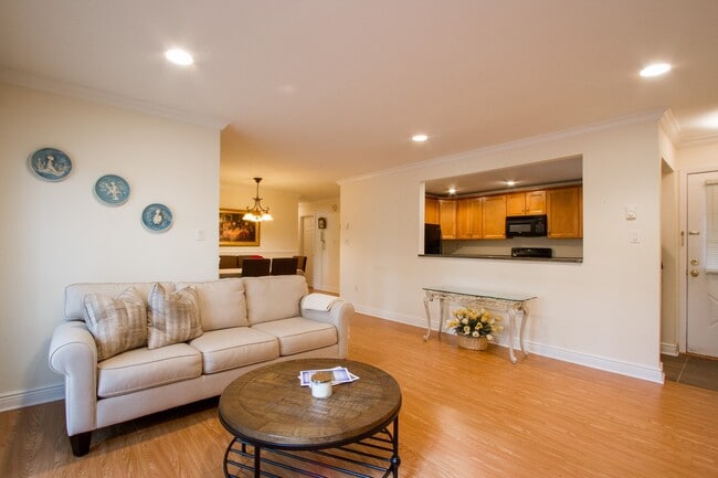 Building Photo - 120 Lexington Ct