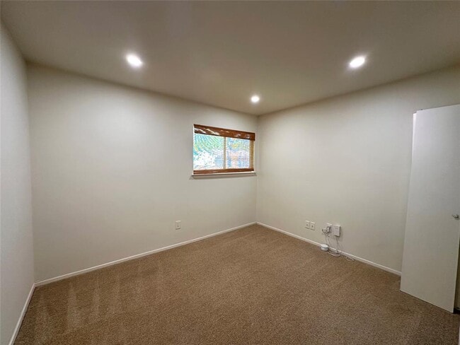 Building Photo - 2711 Wilcrest Dr