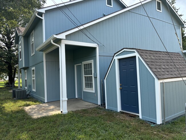 Building Photo - 1329 East 21st terrace