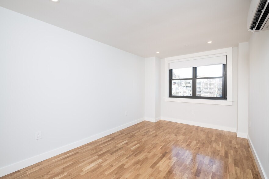 Building Photo - 1410 Columbia Rd